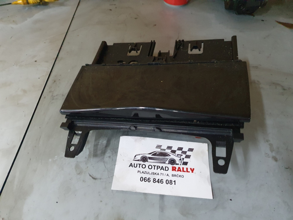 Pepeljara Pretinac MERCEDES E W212 W204 A2046801350