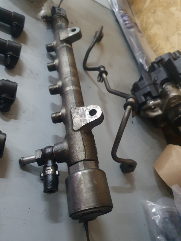 Dizne Pumpa Goriva Rampa rail šipka MERCEDES E W212 651