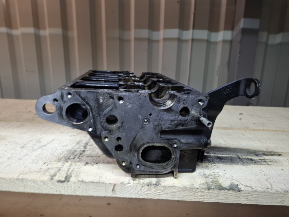 GLAVA MOTORA AUDI A4 B7 2.0 TDI 8V 038103373R