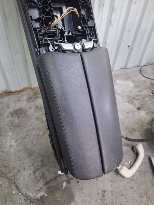 NASLONJAC ZA RUKU BMW 7 F01 F02