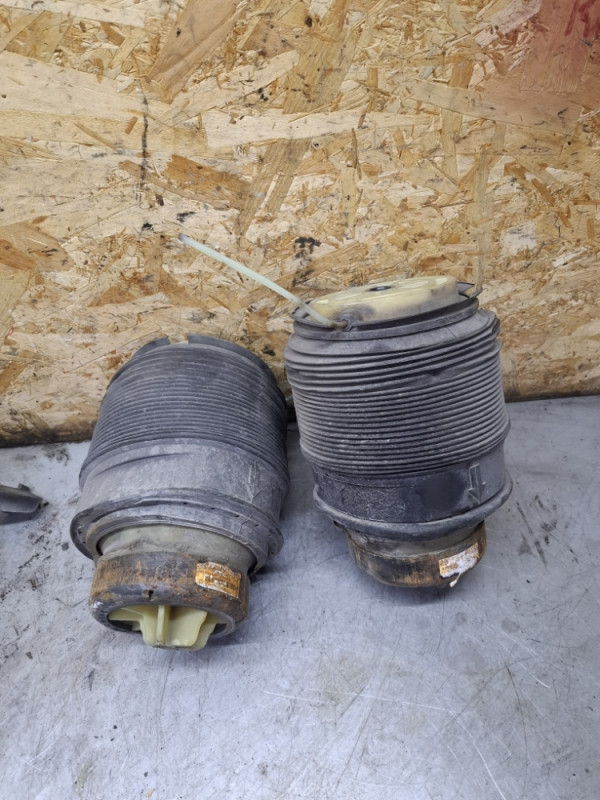 JASTUK OVJESA ZADNJI MERCEDES CLS W218 W212 A2128203925 4025