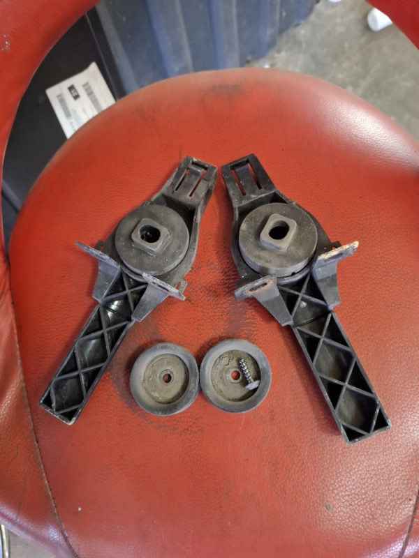 NOSAC HLADNJAKA LIJEVI DESNI AUDI Q5 8R 8K0805201