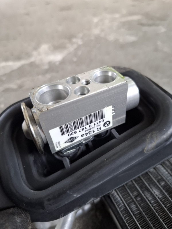 HLADNJAK KLIME KABINE BMW X5 X6 E71 E70 9187630 670692