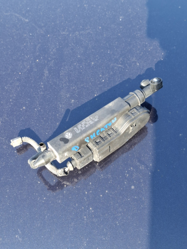 SPRICA PRSKALICA FARA DESNA VW PHEATON 3D0955978B