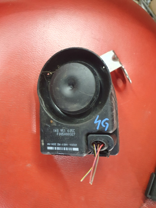 SVIRENA SIRENA AUDI A6 4G A5 Q5 A4 VW 1K0951605C