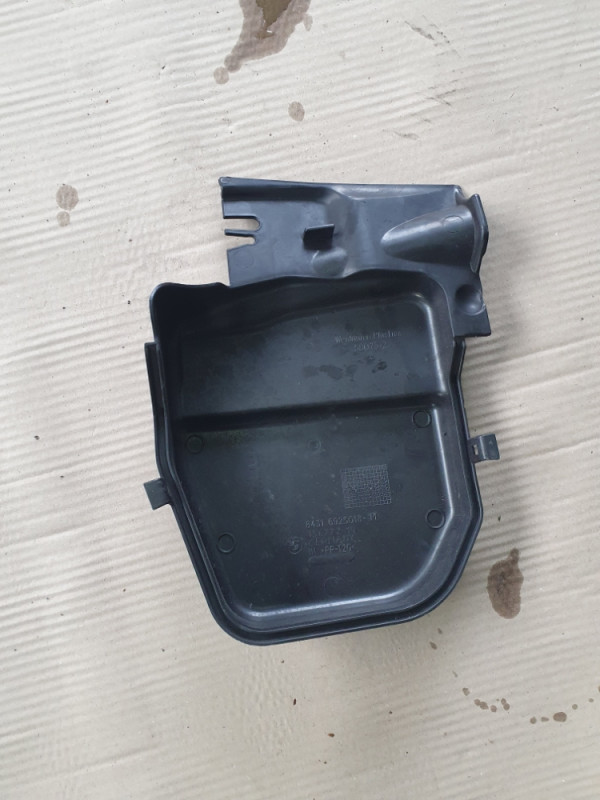 PLASTIKA MOTORA BMW 3 E90 E91 E92 E93 6925018