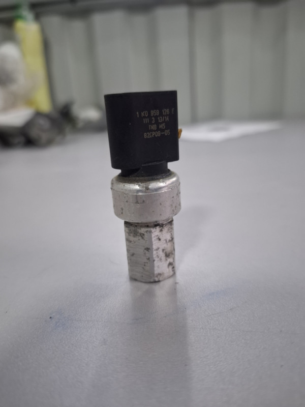 PRESUSTAT KLIME PREKIDAC SENZOR VW AUDI SEAT SKODA 1K0959126E