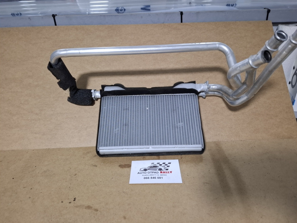HLADNJAK KABINE GRIJANJA MALI BMW 5 F10 F11 826001