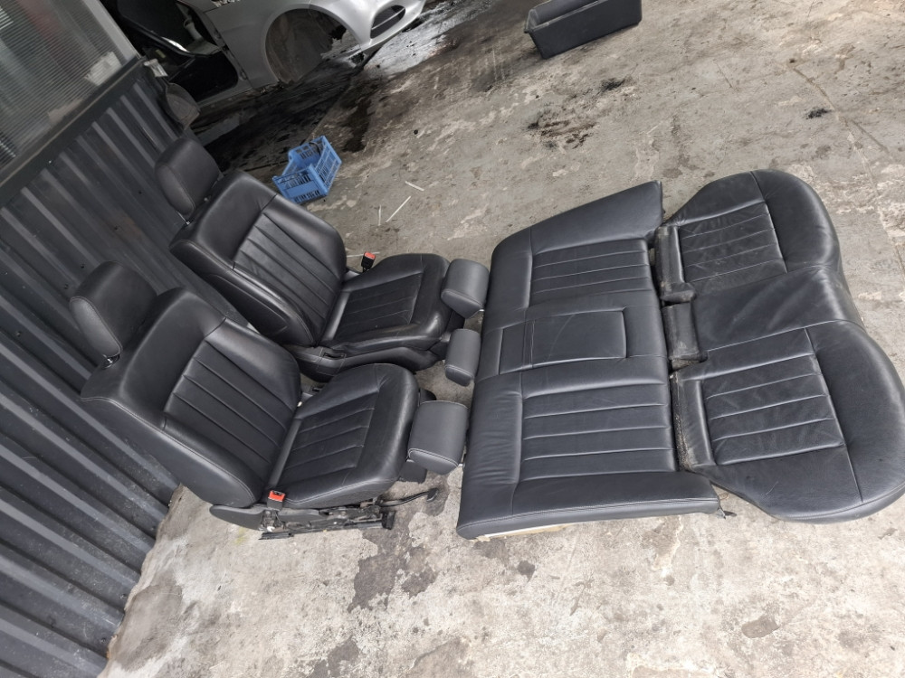 SIJEDISTA ENTERIJER MERCEDES E W212 LIMUZINA