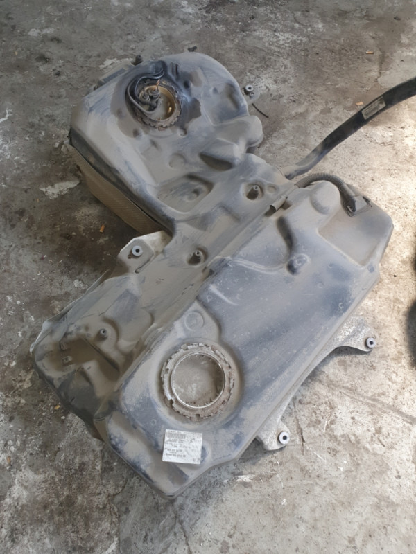 Rezervoar AUDI A6 4G 4G0201021P
