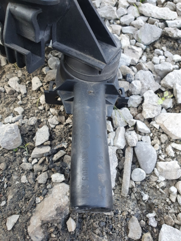 NOSAC HLADNJAKA VODE AUDI A4 B8 A5 8T 8K0805201
