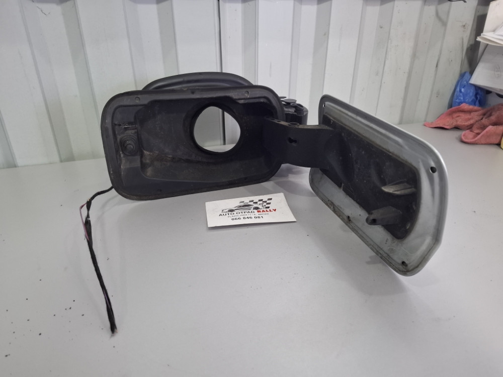 POKLOPAC REZERVOARA REZERVARA S KUCISTEM BMW 3 F30