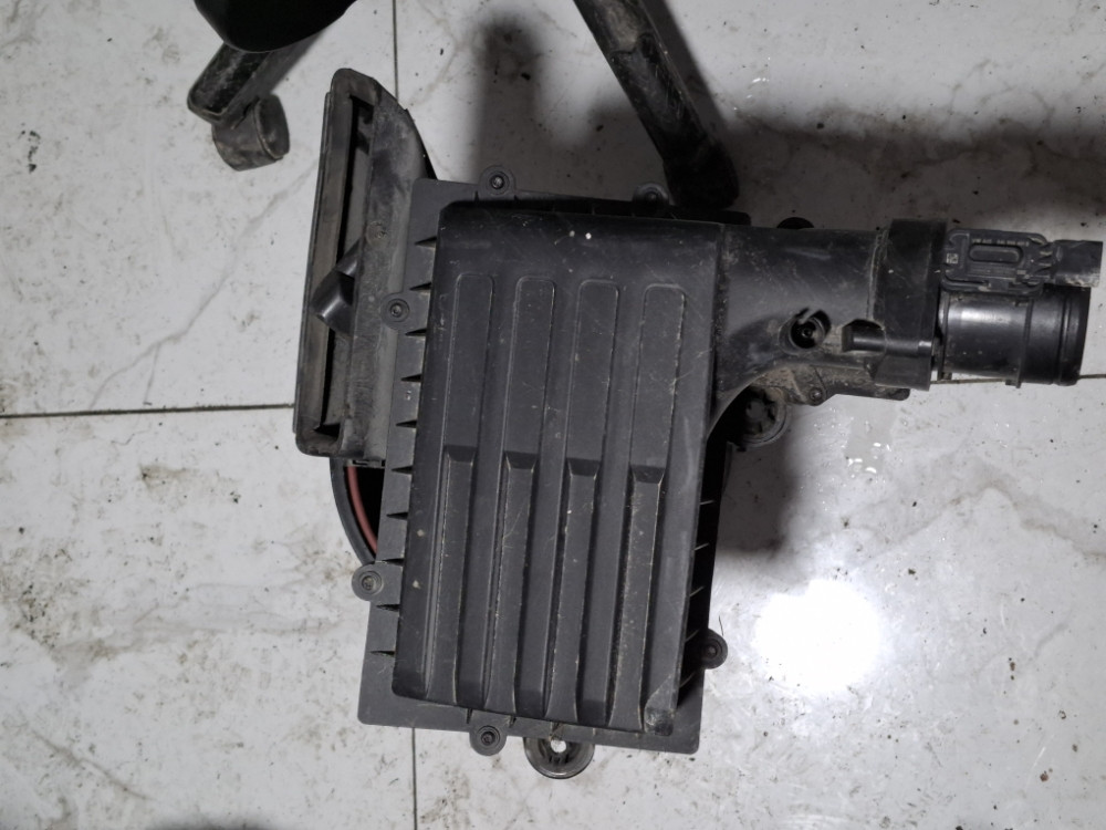 KUTIJA KUCISTE FILTERA ZRAKA VW PASSAT B8 GOLF 7 5Q0129607AE