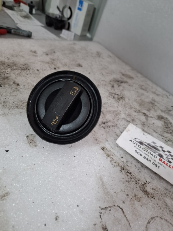 CEP ULJA MOTORA AUDI A8 D4 3.0 TDI 057133287c