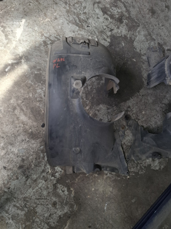 PVC UNUTRASNJI BLATOBRAN PREDNJI LIJEVI MERCEDES B W246