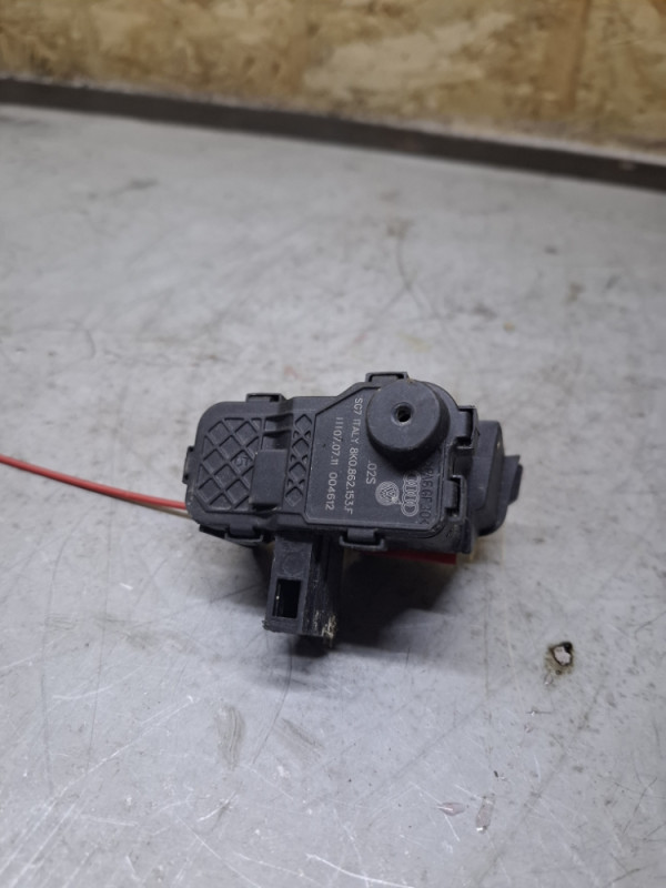 MOTORIC OTVARANJA POKLOPCA REZERVOARA AUDI A4 A5 8K0862153F