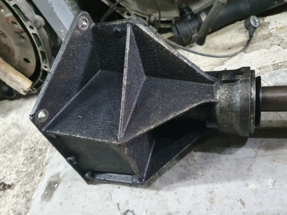 Nosač poluosovine BMW X5 E53 7503120
