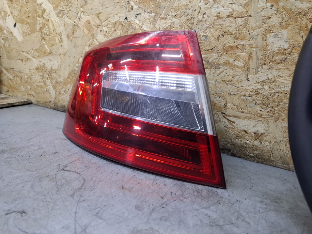 STOPKA STOP SVJETLO LIJEVO SKODA OCTAVIA A7 LED 5E5945095B