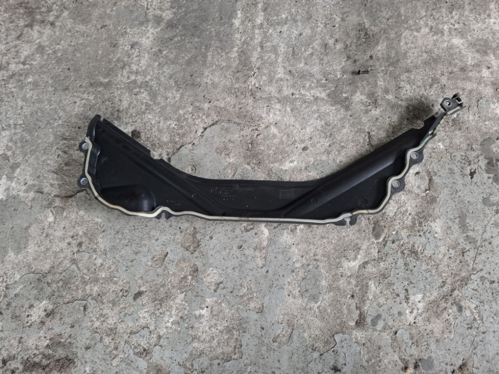 PVC PLASTIKA MOTORA ISPOD HAUBE BMW F30 F31 7331243