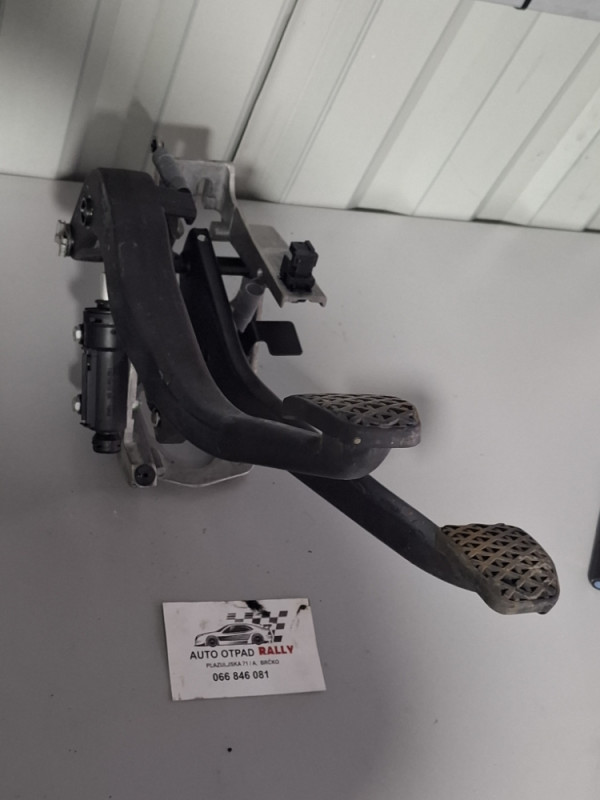 PAPUCICA KVACILO KOCNICA BMW E90 E91 6761310 423224 6779377