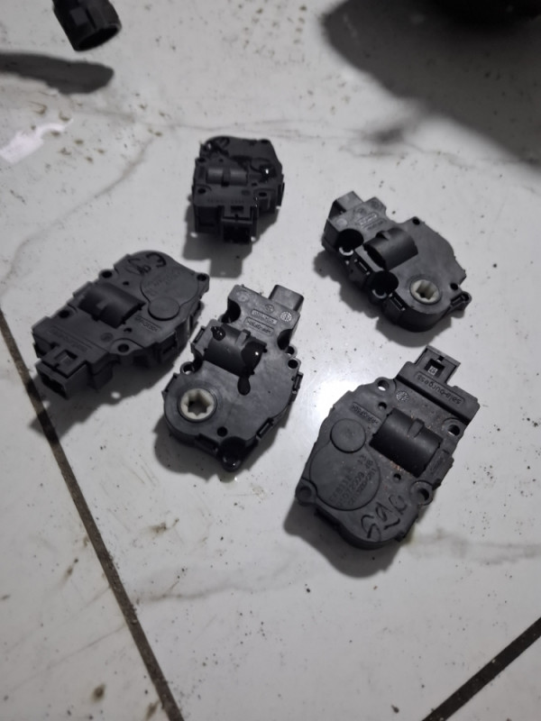 MOTORIC KLAPNE GRIJANJA BMW 3 E90 E91