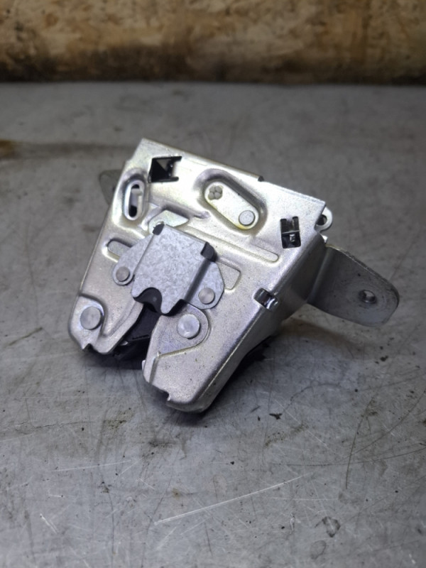 BRAVA GEPEKA PRTLJAZNIKA MERCEDES CLS W218 A2047401300