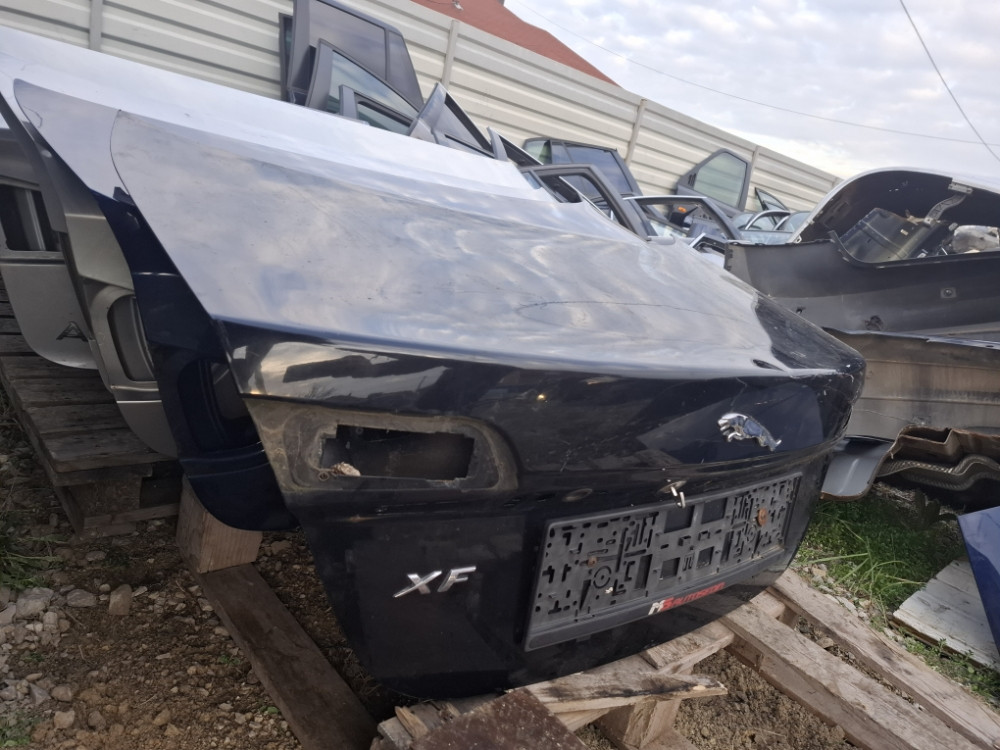 GEPEK HAUBA ZADNJA JAGUAR XF