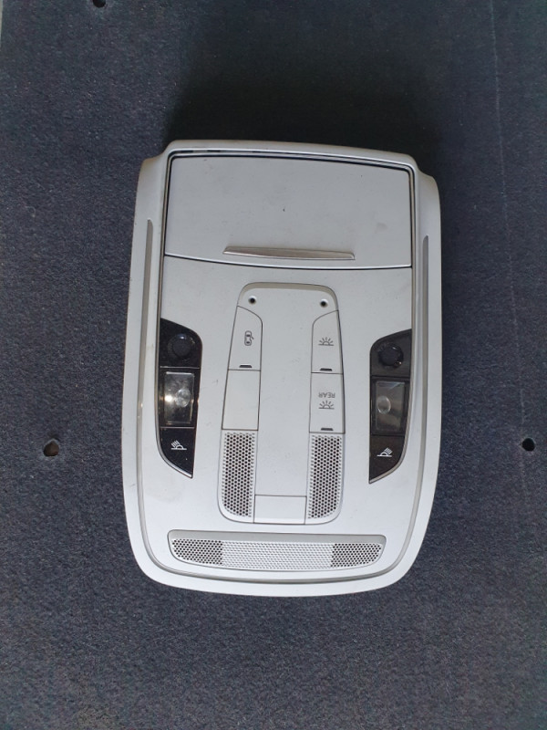 OSVETLJENJE UNUTRASNJE AUDI A8 D4 4H0951177