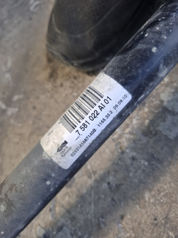 POLUOSOVINA ZADNJA LIJEVA DESNA BMW 5 F11 F10 7581022 7581021