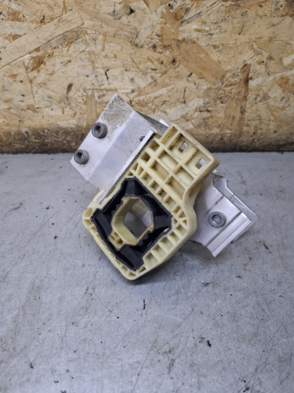 NOSAC HLADNJAKA DESNI BMW G30 G31 G11 G12 7357216