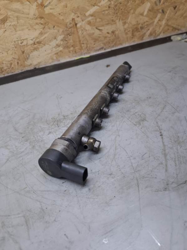 RAMPA GORIVA RAIL SIPKA BMW E60 E61 E90 E87 E92 N47 7809129