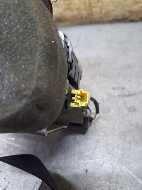 SIGURNOSNI POJAS ZADNJI LIJEVI MERCEDES CLS W218 W212 33056785C
