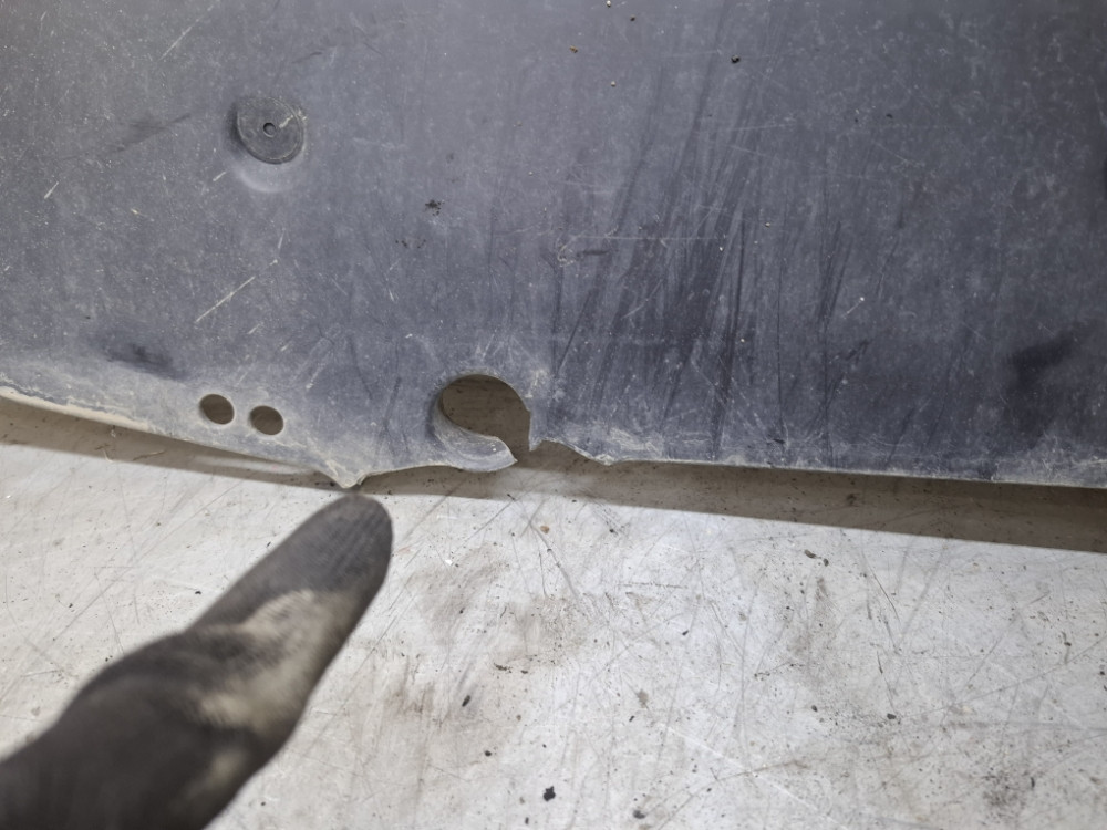 PLASTIKA PODNA ZADNJA BMW 5 F07 GT 7223203