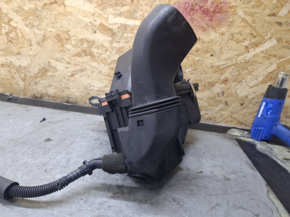 KUCISTE FILTERA ULJA BMW X1 E84 N47 7797467