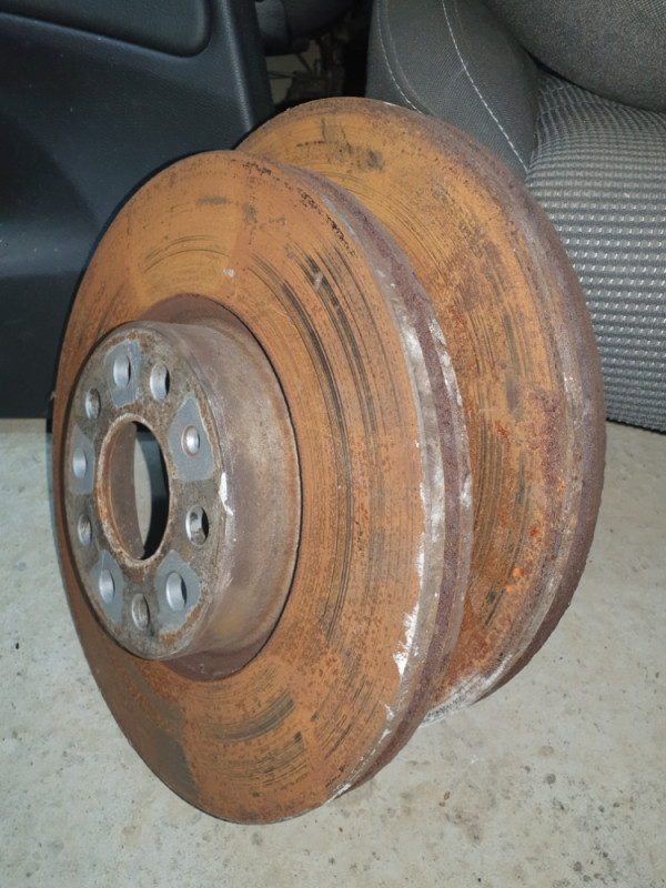 Diskovi prednji Audi a4 B8