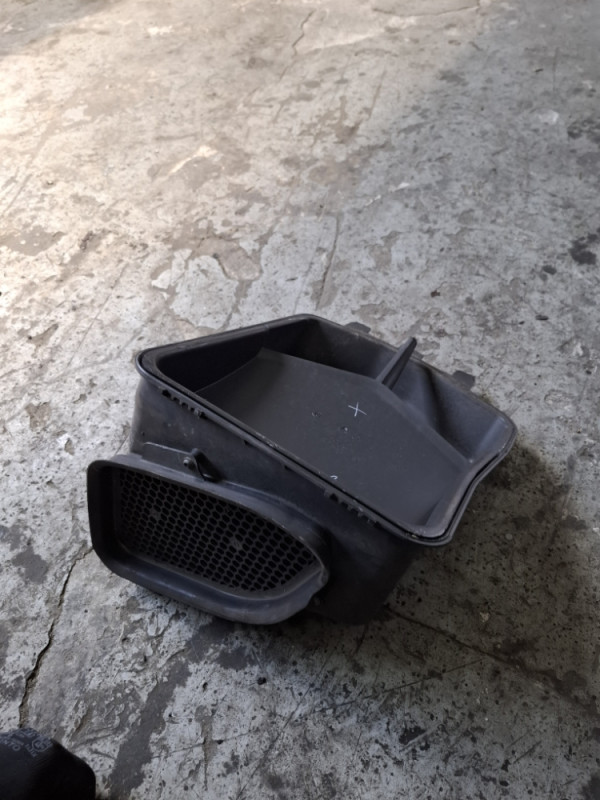 KUCISTE FILTERA VAZDUHA ZRAKA MERCEDES ML W164 642 1648300153
