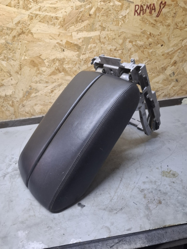 NASLONJAC ZA RUKU SREDNJI AUDI A8 D4 4H