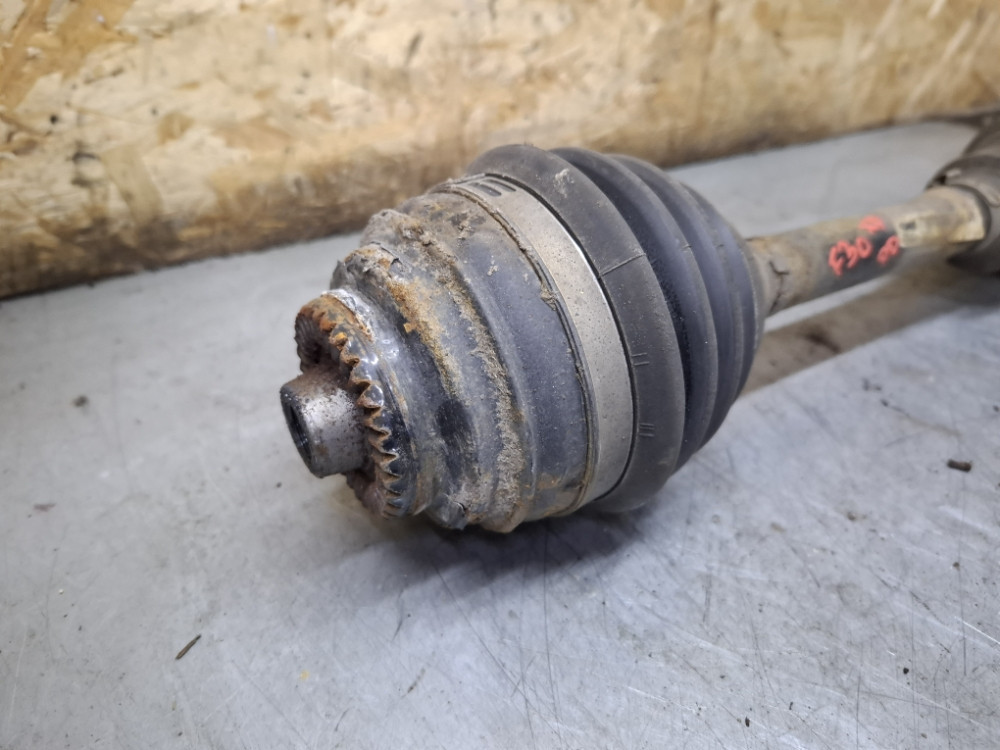 POLUOSOVINA PREDNJA DESNA BMW F30 F31 F32 F33 F36 XD 7597694