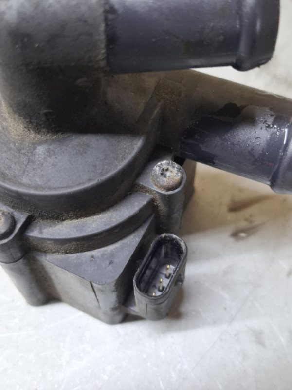 POMOCNA PUMPA VODE MALA VW GOLF VI 6 1.6 TDI 5N0965561
