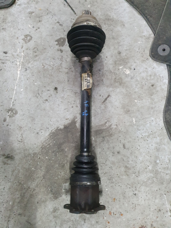 Poluosovina Prednja Lijeva AUDI A6 4F 4F0407271K