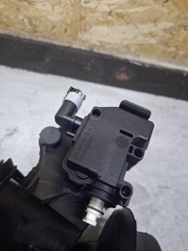 MOTORIC OTVARANJA POKLOPCA REZERVOARA BMW 3 F30 F31