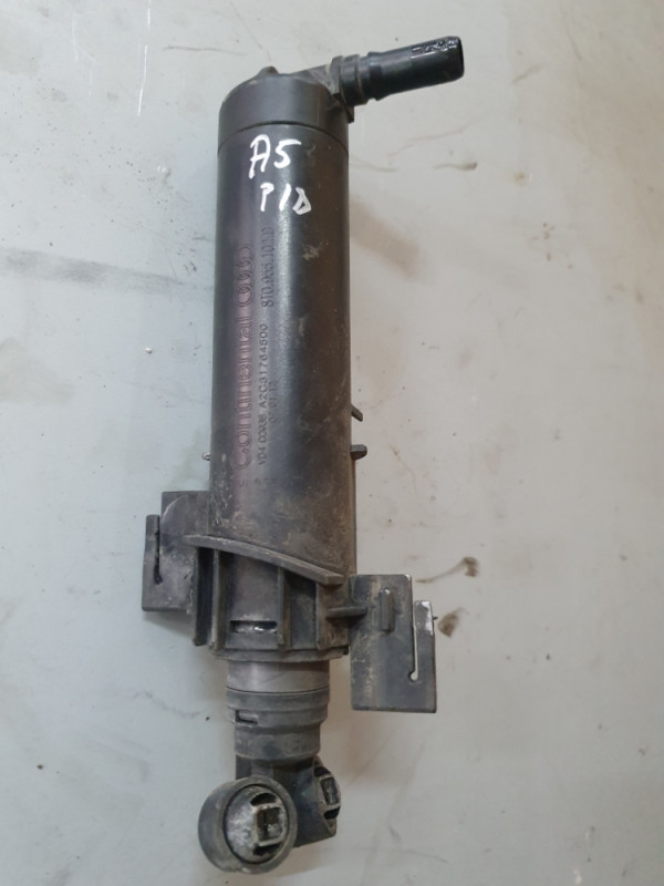 Prskalica Sprica Brizgaljka Fara Desna AUDI A5 A4 B8 8T0955102D