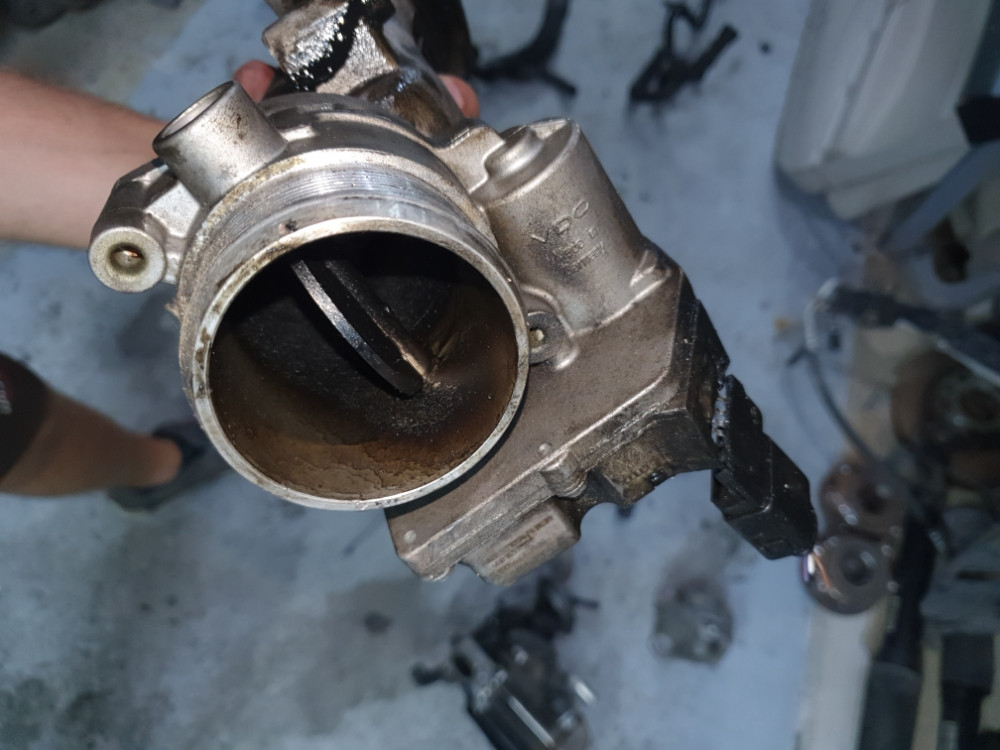 Klapna GASA VW AUDI A6 4f a4 b7 Q7 3.0 TDI