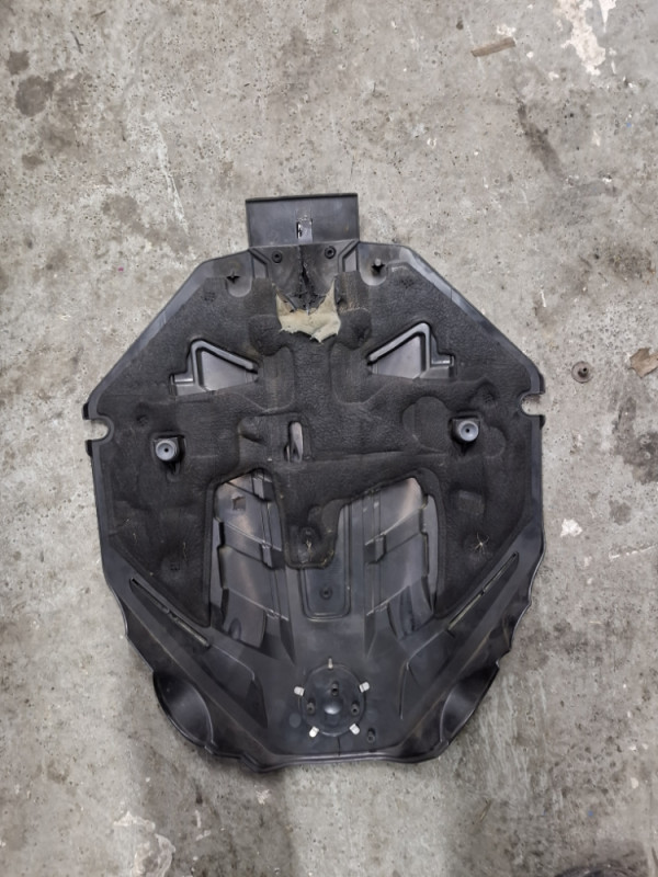 POKLOPAC MOTORA BMW N63 650 750 550 F10 F01 F12 F13 7577456