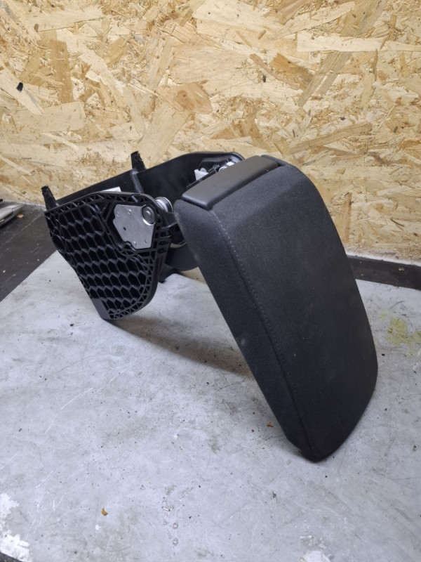 NASLONJAC ZA RUKU SKODA SUPERB 3T 3T0864207B