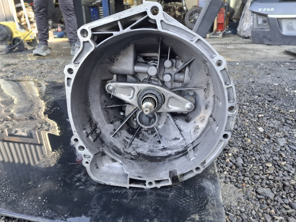 MJENJAC MANUELNI BMW E90 E91 E92 E93 E87 E84 N47 318 320 5461389