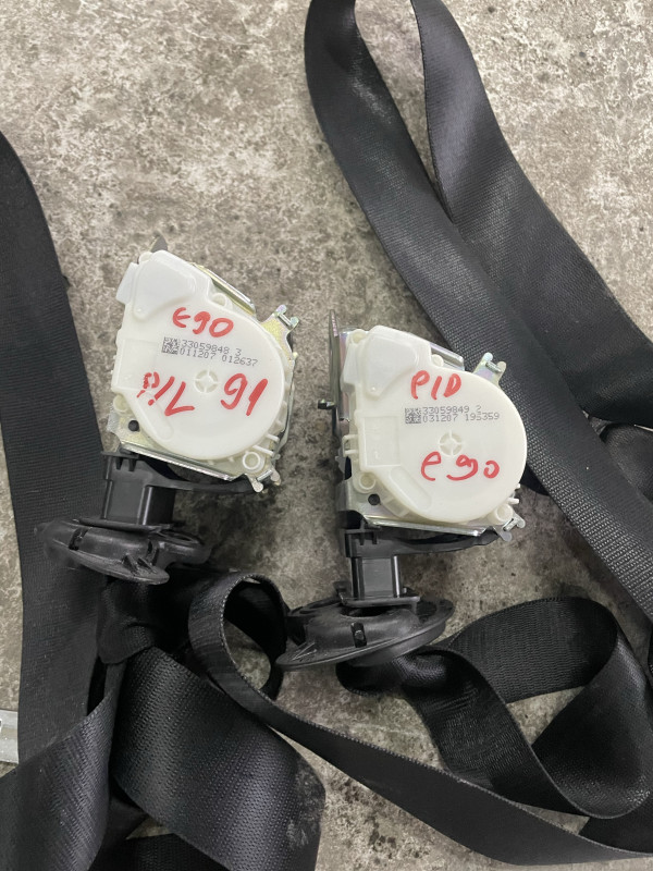 POJASEVI PREDNJI DESNI I LIJEVI BMW E90/91 33059849 33059848