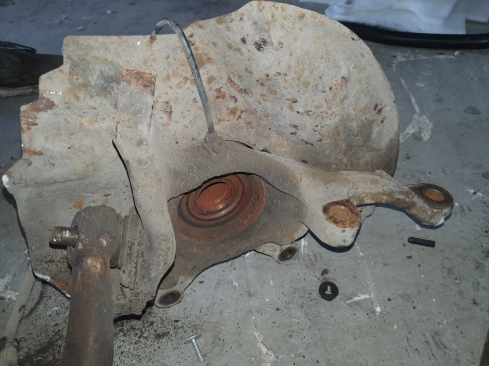 Glavcina prednja BMW X5 E53 LIJEVA DESNA