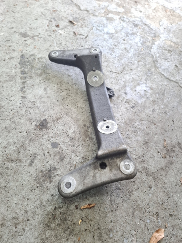 NOSAC MJENJACA AUTOMATIK BMW E90 E91 E92 E93 AUTOMATIK 6778060