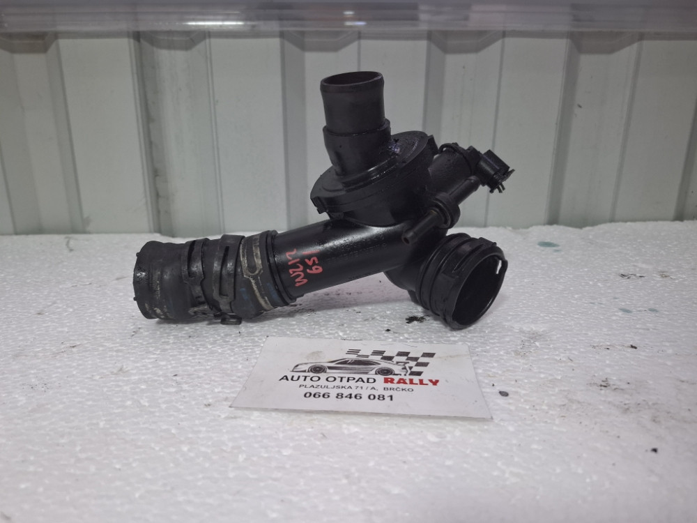 KUCISTE TERMOSTATA RACVA VODE MERCEDES 651 W212 W204 A6512001588